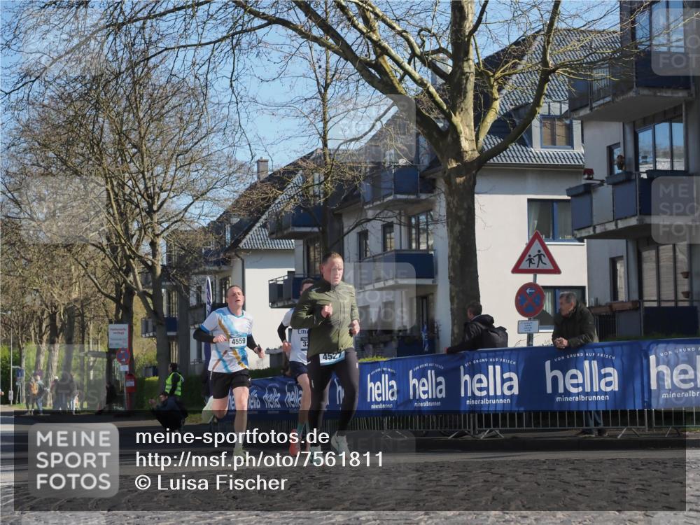 06.04.2025 - 44. Internationalen Wilhelmsburger Insellauf Luisa Fischer http://msf.ph/oto/7561811 06.04.2025 10:30:18 Ziel 4559, 4527 meine-sportfotos.de