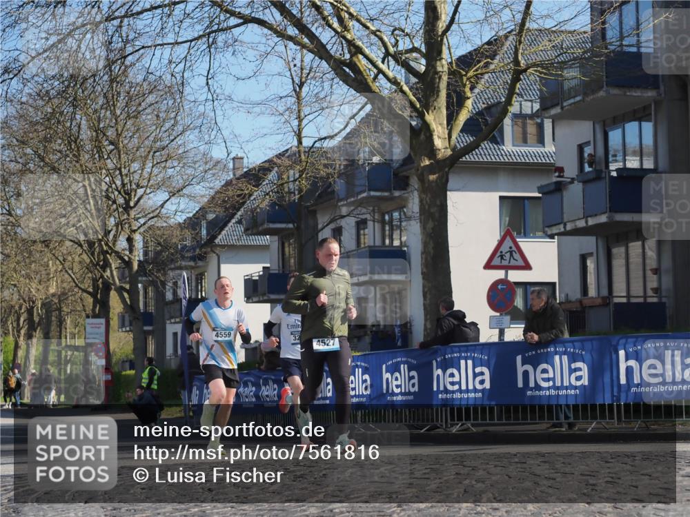 06.04.2025 - 44. Internationalen Wilhelmsburger Insellauf Luisa Fischer http://msf.ph/oto/7561816 06.04.2025 10:30:19 Ziel 4559, 32, 4527 meine-sportfotos.de