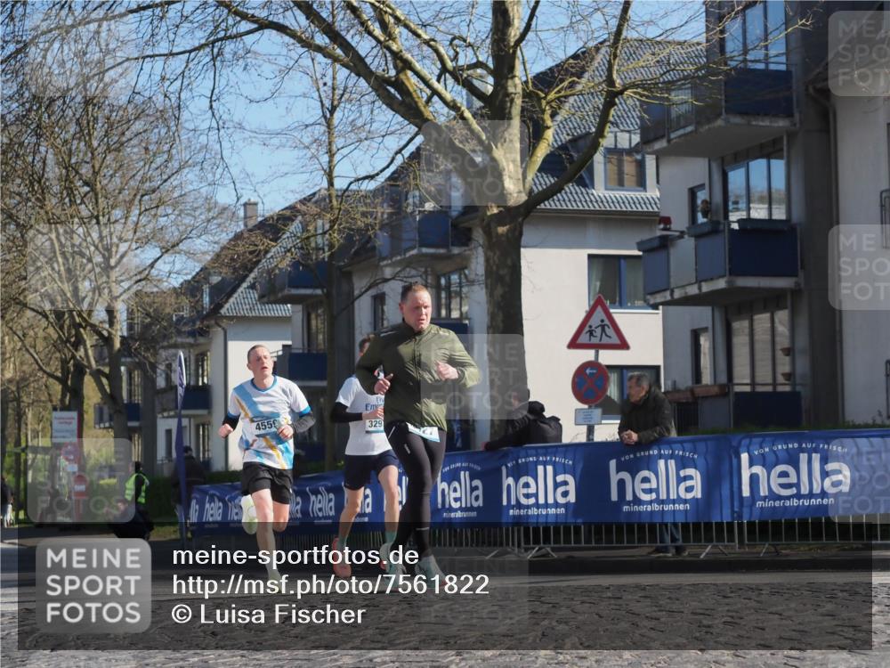 06.04.2025 - 44. Internationalen Wilhelmsburger Insellauf Luisa Fischer http://msf.ph/oto/7561822 06.04.2025 10:30:19 Ziel 4559, 329 meine-sportfotos.de