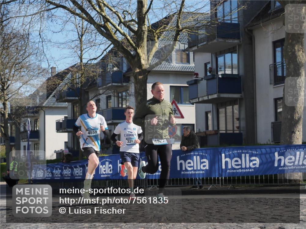 06.04.2025 - 44. Internationalen Wilhelmsburger Insellauf Luisa Fischer http://msf.ph/oto/7561835 06.04.2025 10:30:19 Ziel 4559, 32972, 4527 meine-sportfotos.de