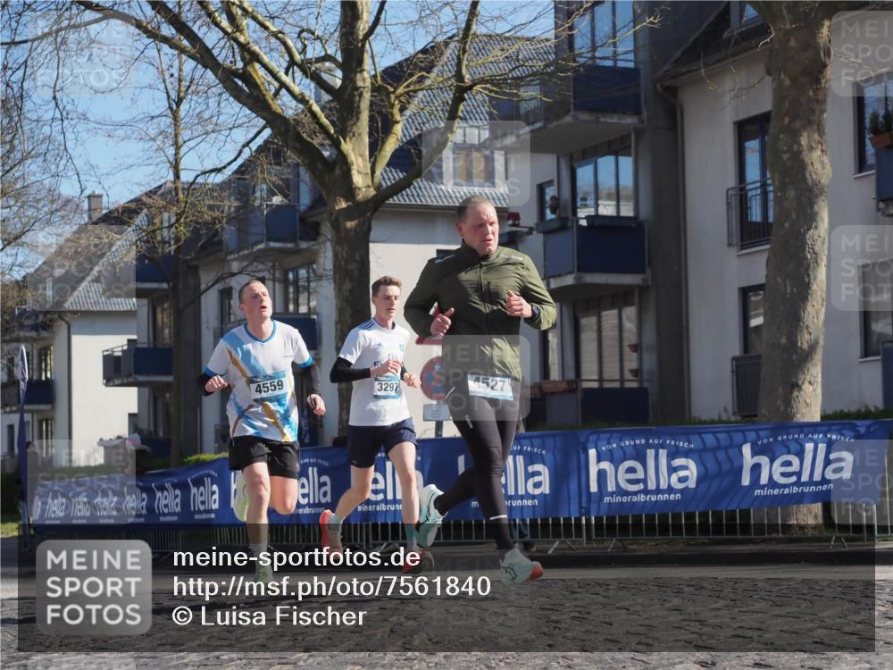 06.04.2025 - 44. Internationalen Wilhelmsburger Insellauf Luisa Fischer http://msf.ph/oto/7561840 06.04.2025 10:30:20 Ziel 4559, 3297, 4527 meine-sportfotos.de