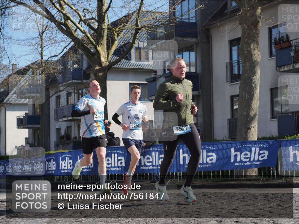 06.04.2025 - 44. Internationalen Wilhelmsburger Insellauf Luisa Fischer http://msf.ph/oto/7561847 06.04.2025 10:30:20 Ziel 4559, 3297, 4527 meine-sportfotos.de
