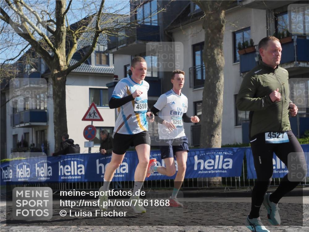 06.04.2025 - 44. Internationalen Wilhelmsburger Insellauf Luisa Fischer http://msf.ph/oto/7561868 06.04.2025 10:30:20 Ziel 4559, 3297, 4527 meine-sportfotos.de