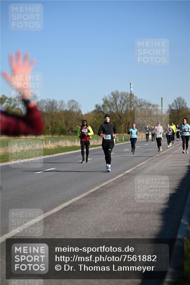 06.04.2025 - 44. Internationalen Wilhelmsburger Insellauf Dr. Thomas Lammeyer http://msf.ph/oto/7561882 06.04.2025 09:36:46 Laufen 5106, 3239, 3157 meine-sportfotos.de