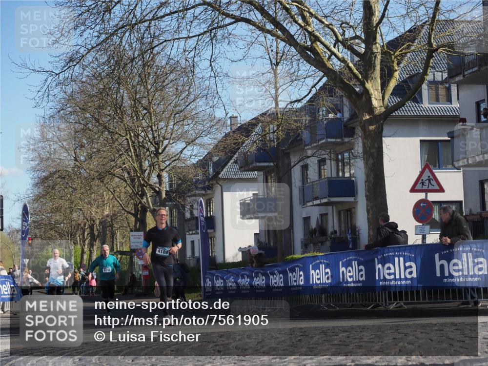 06.04.2025 - 44. Internationalen Wilhelmsburger Insellauf Luisa Fischer http://msf.ph/oto/7561905 06.04.2025 10:30:26 Ziel 3742, 4189 meine-sportfotos.de