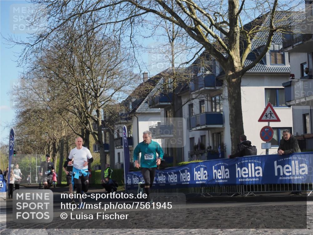 06.04.2025 - 44. Internationalen Wilhelmsburger Insellauf Luisa Fischer http://msf.ph/oto/7561945 06.04.2025 10:30:28 Ziel 340, 3742 meine-sportfotos.de