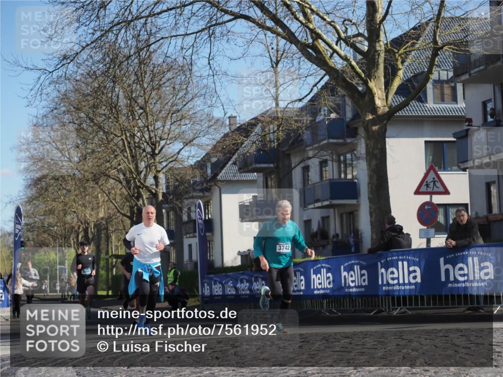 06.04.2025 - 44. Internationalen Wilhelmsburger Insellauf Luisa Fischer http://msf.ph/oto/7561952 06.04.2025 10:30:29 Ziel 3742 meine-sportfotos.de