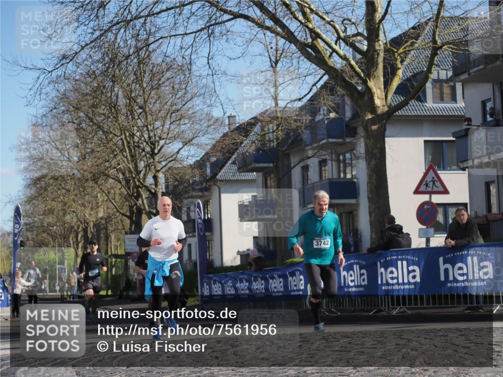 06.04.2025 - 44. Internationalen Wilhelmsburger Insellauf Luisa Fischer http://msf.ph/oto/7561956 06.04.2025 10:30:29 Ziel 3400, 3742 meine-sportfotos.de