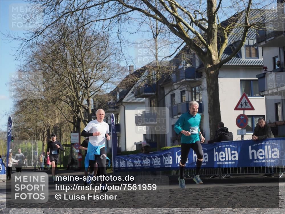 06.04.2025 - 44. Internationalen Wilhelmsburger Insellauf Luisa Fischer http://msf.ph/oto/7561959 06.04.2025 10:30:29 Ziel 3400, 3742 meine-sportfotos.de