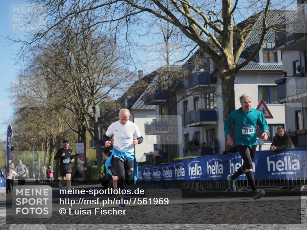 06.04.2025 - 44. Internationalen Wilhelmsburger Insellauf Luisa Fischer http://msf.ph/oto/7561969 06.04.2025 10:30:29 Ziel 3400, 3742 meine-sportfotos.de