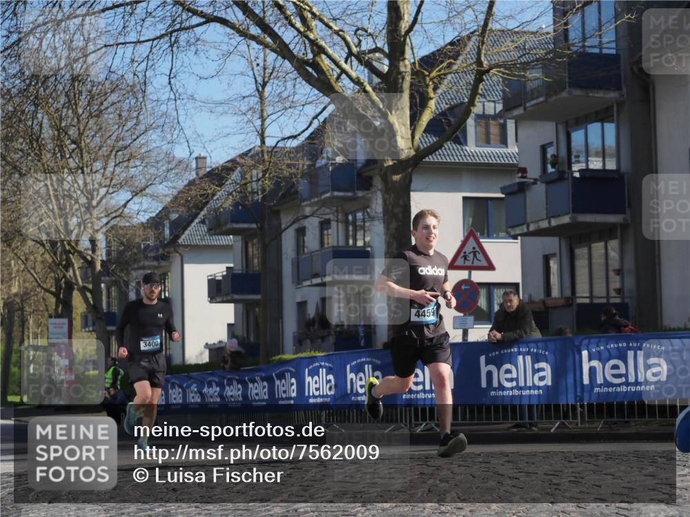 06.04.2025 - 44. Internationalen Wilhelmsburger Insellauf Luisa Fischer http://msf.ph/oto/7562009 06.04.2025 10:30:31 Ziel 3400, 4459 meine-sportfotos.de