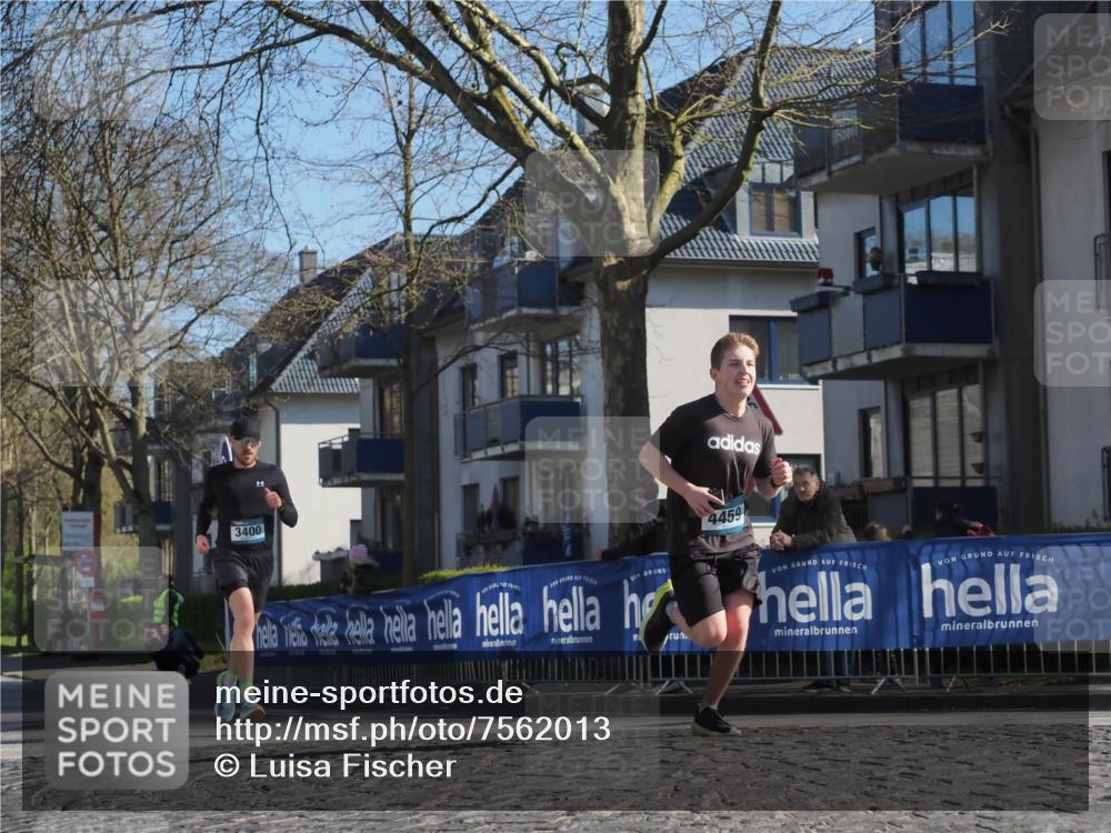 06.04.2025 - 44. Internationalen Wilhelmsburger Insellauf Luisa Fischer http://msf.ph/oto/7562013 06.04.2025 10:30:31 Ziel 3400, 4459 meine-sportfotos.de