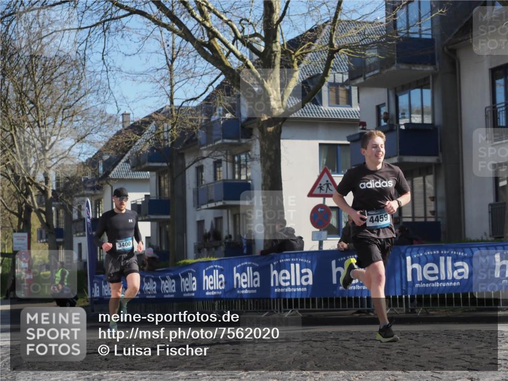 06.04.2025 - 44. Internationalen Wilhelmsburger Insellauf Luisa Fischer http://msf.ph/oto/7562020 06.04.2025 10:30:32 Ziel 3400, 4459 meine-sportfotos.de