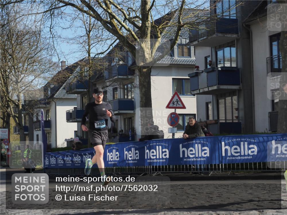 06.04.2025 - 44. Internationalen Wilhelmsburger Insellauf Luisa Fischer http://msf.ph/oto/7562032 06.04.2025 10:30:32 Ziel 3400 meine-sportfotos.de