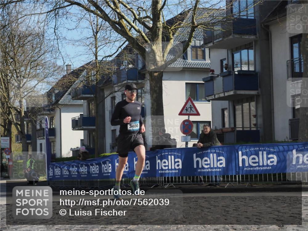 06.04.2025 - 44. Internationalen Wilhelmsburger Insellauf Luisa Fischer http://msf.ph/oto/7562039 06.04.2025 10:30:32 Ziel 3400 meine-sportfotos.de