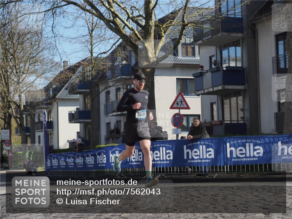 06.04.2025 - 44. Internationalen Wilhelmsburger Insellauf Luisa Fischer http://msf.ph/oto/7562043 06.04.2025 10:30:32 Ziel 3400 meine-sportfotos.de