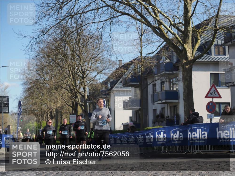 06.04.2025 - 44. Internationalen Wilhelmsburger Insellauf Luisa Fischer http://msf.ph/oto/7562056 06.04.2025 10:30:35 Ziel 4472, 4471, 1419, 4370 meine-sportfotos.de