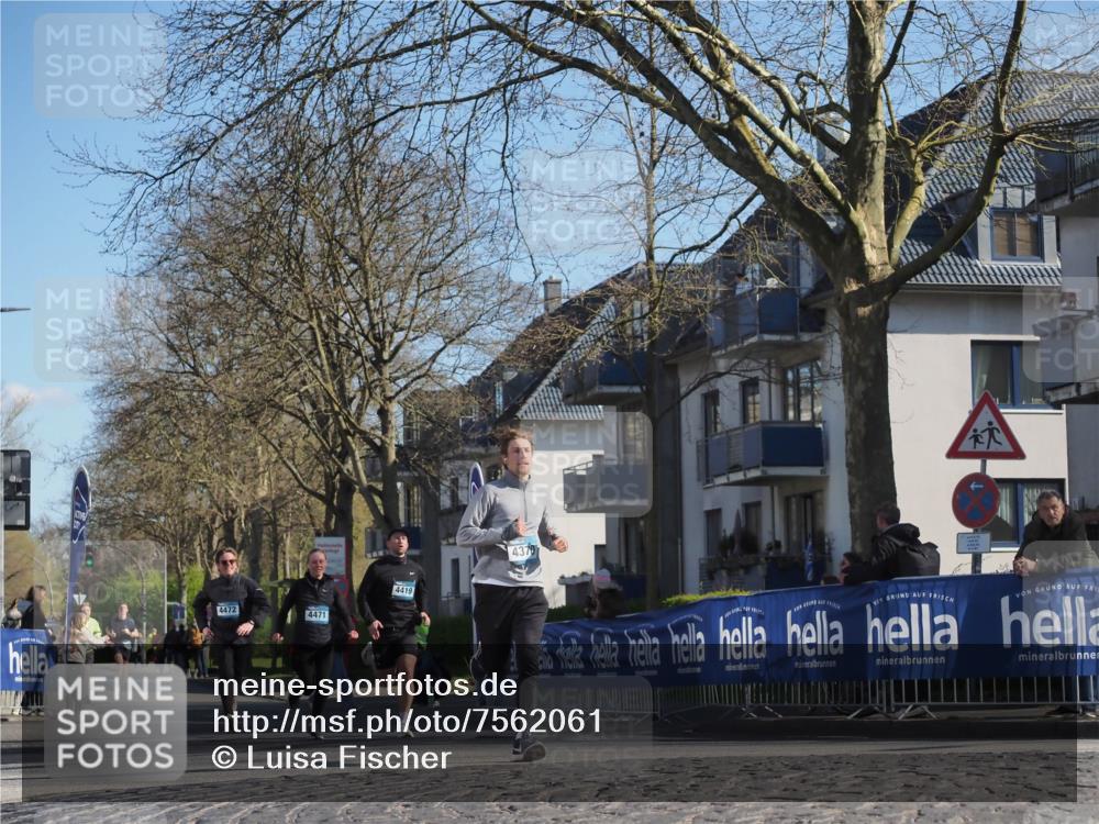 06.04.2025 - 44. Internationalen Wilhelmsburger Insellauf Luisa Fischer http://msf.ph/oto/7562061 06.04.2025 10:30:35 Ziel 4472, 4471, 4419, 4370 meine-sportfotos.de