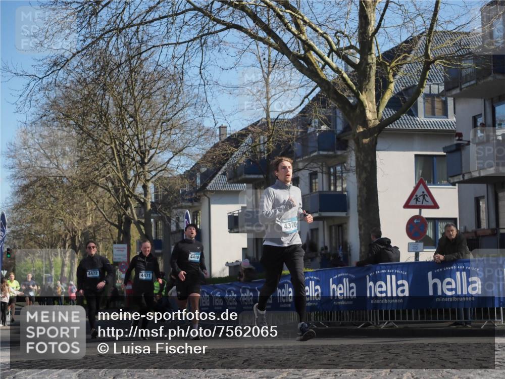 06.04.2025 - 44. Internationalen Wilhelmsburger Insellauf Luisa Fischer http://msf.ph/oto/7562065 06.04.2025 10:30:36 Ziel 4472, 4419, 4370, 4471 meine-sportfotos.de