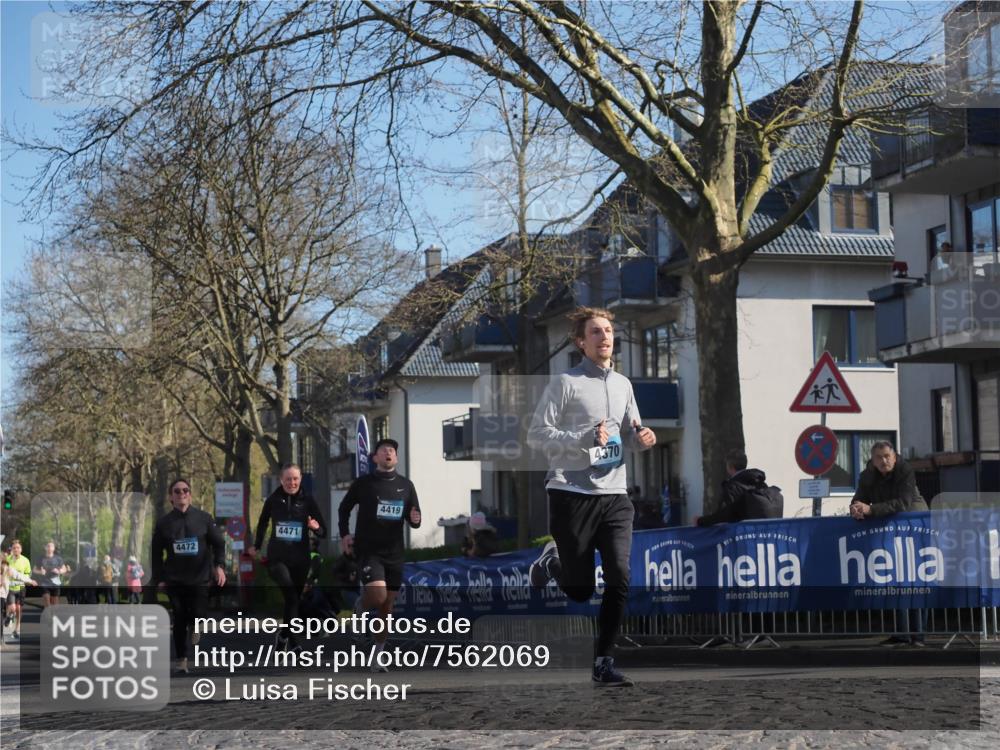 06.04.2025 - 44. Internationalen Wilhelmsburger Insellauf Luisa Fischer http://msf.ph/oto/7562069 06.04.2025 10:30:36 Ziel 4472, 4471, 4419, 4370 meine-sportfotos.de