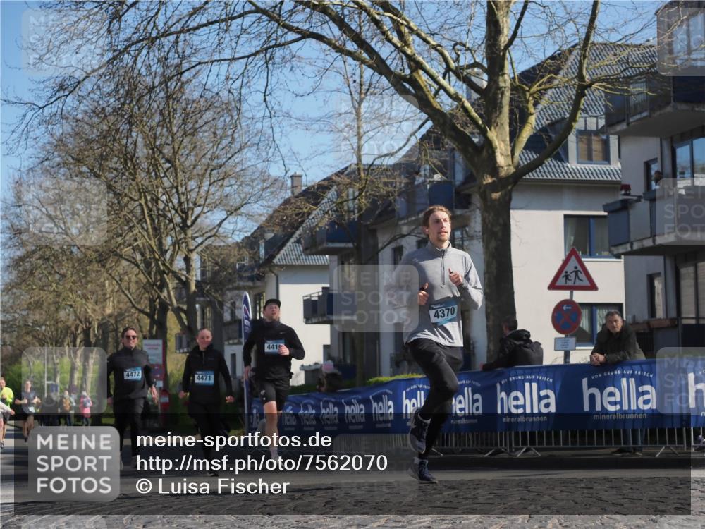 06.04.2025 - 44. Internationalen Wilhelmsburger Insellauf Luisa Fischer http://msf.ph/oto/7562070 06.04.2025 10:30:36 Ziel 4472, 4471, 441, 4370 meine-sportfotos.de
