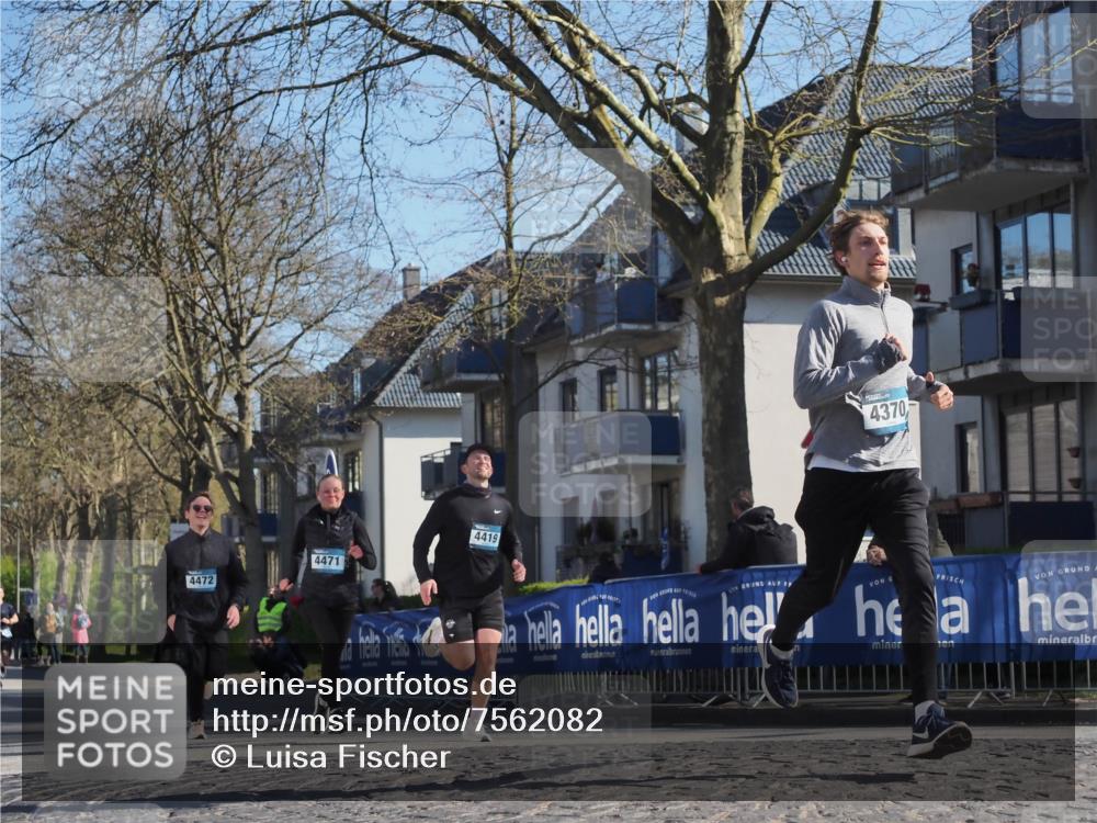 06.04.2025 - 44. Internationalen Wilhelmsburger Insellauf Luisa Fischer http://msf.ph/oto/7562082 06.04.2025 10:30:36 Ziel 4472, 4471, 4419, 4370, 10 meine-sportfotos.de