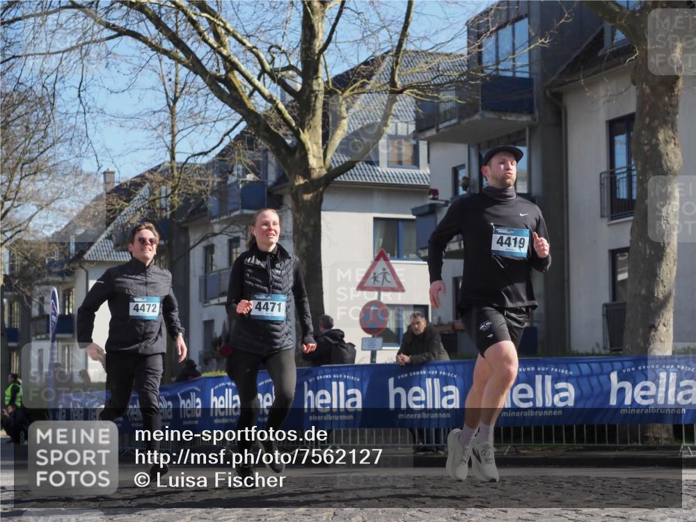 06.04.2025 - 44. Internationalen Wilhelmsburger Insellauf Luisa Fischer http://msf.ph/oto/7562127 06.04.2025 10:30:38 Ziel 4471, 4472, 4419 meine-sportfotos.de