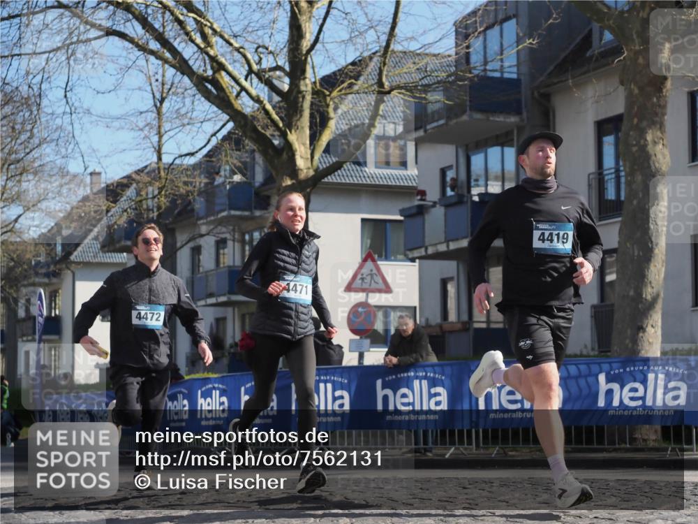 06.04.2025 - 44. Internationalen Wilhelmsburger Insellauf Luisa Fischer http://msf.ph/oto/7562131 06.04.2025 10:30:38 Ziel 4472, 4471, 4419 meine-sportfotos.de
