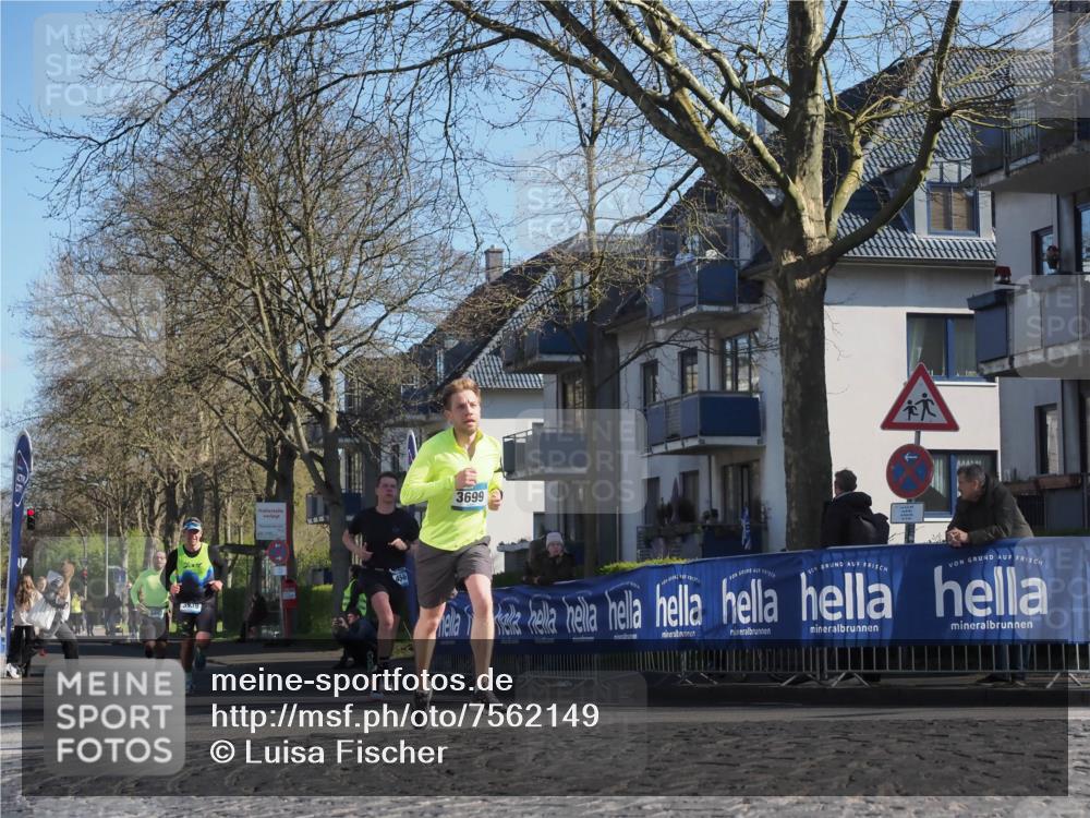 06.04.2025 - 44. Internationalen Wilhelmsburger Insellauf Luisa Fischer http://msf.ph/oto/7562149 06.04.2025 10:30:43 Ziel 1001, 3939, 3699 meine-sportfotos.de