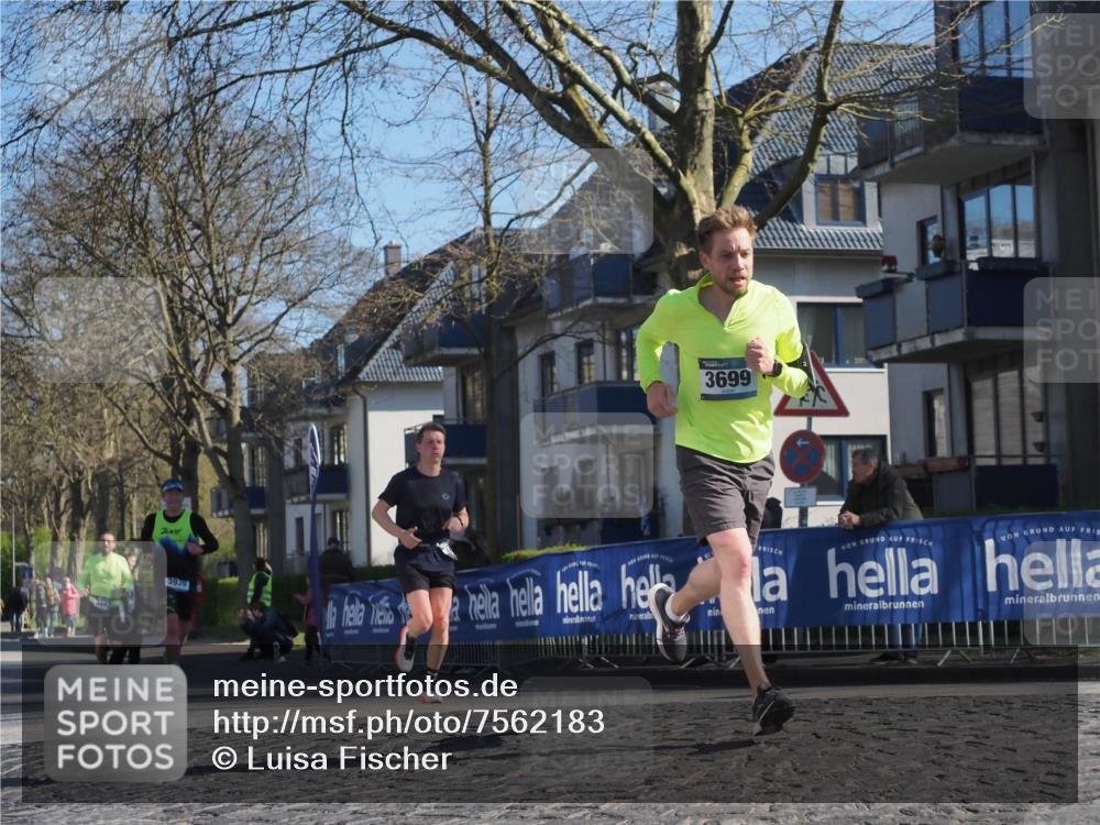 06.04.2025 - 44. Internationalen Wilhelmsburger Insellauf Luisa Fischer http://msf.ph/oto/7562183 06.04.2025 10:30:44 Ziel 3699, 3939 meine-sportfotos.de