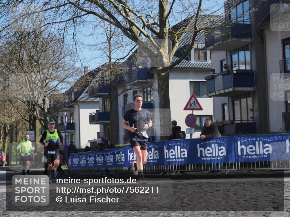 06.04.2025 - 44. Internationalen Wilhelmsburger Insellauf Luisa Fischer http://msf.ph/oto/7562211 06.04.2025 10:30:45 Ziel 3939 meine-sportfotos.de