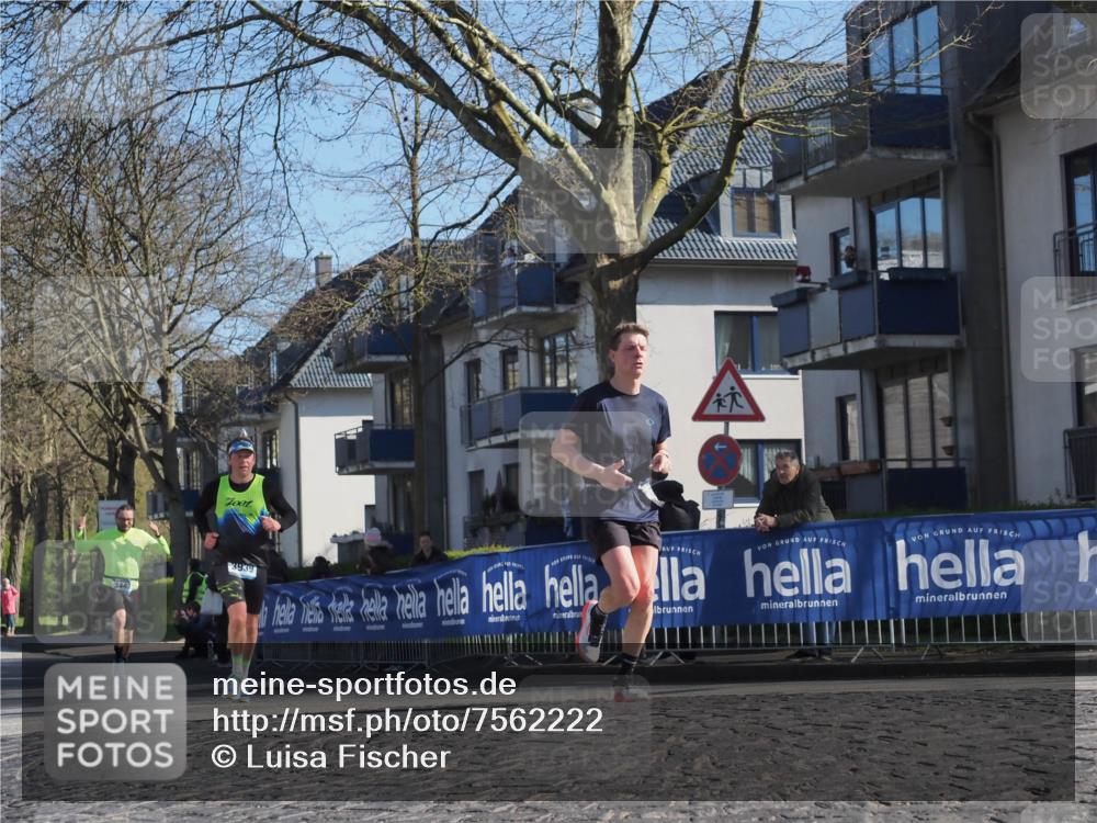06.04.2025 - 44. Internationalen Wilhelmsburger Insellauf Luisa Fischer http://msf.ph/oto/7562222 06.04.2025 10:30:45 Ziel 3447, 3939 meine-sportfotos.de