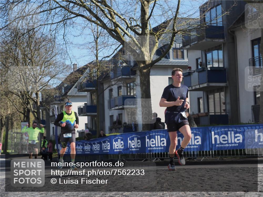06.04.2025 - 44. Internationalen Wilhelmsburger Insellauf Luisa Fischer http://msf.ph/oto/7562233 06.04.2025 10:30:46 Ziel 3447, 3939 meine-sportfotos.de