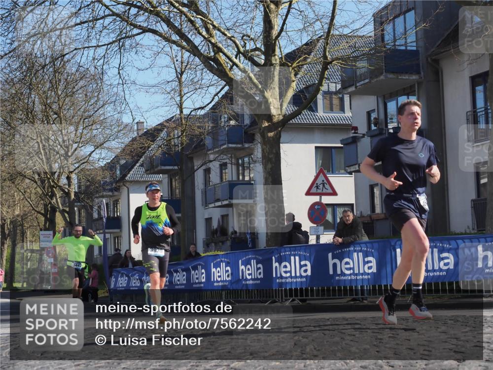 06.04.2025 - 44. Internationalen Wilhelmsburger Insellauf Luisa Fischer http://msf.ph/oto/7562242 06.04.2025 10:30:46 Ziel 3447, 7001, 3939 meine-sportfotos.de
