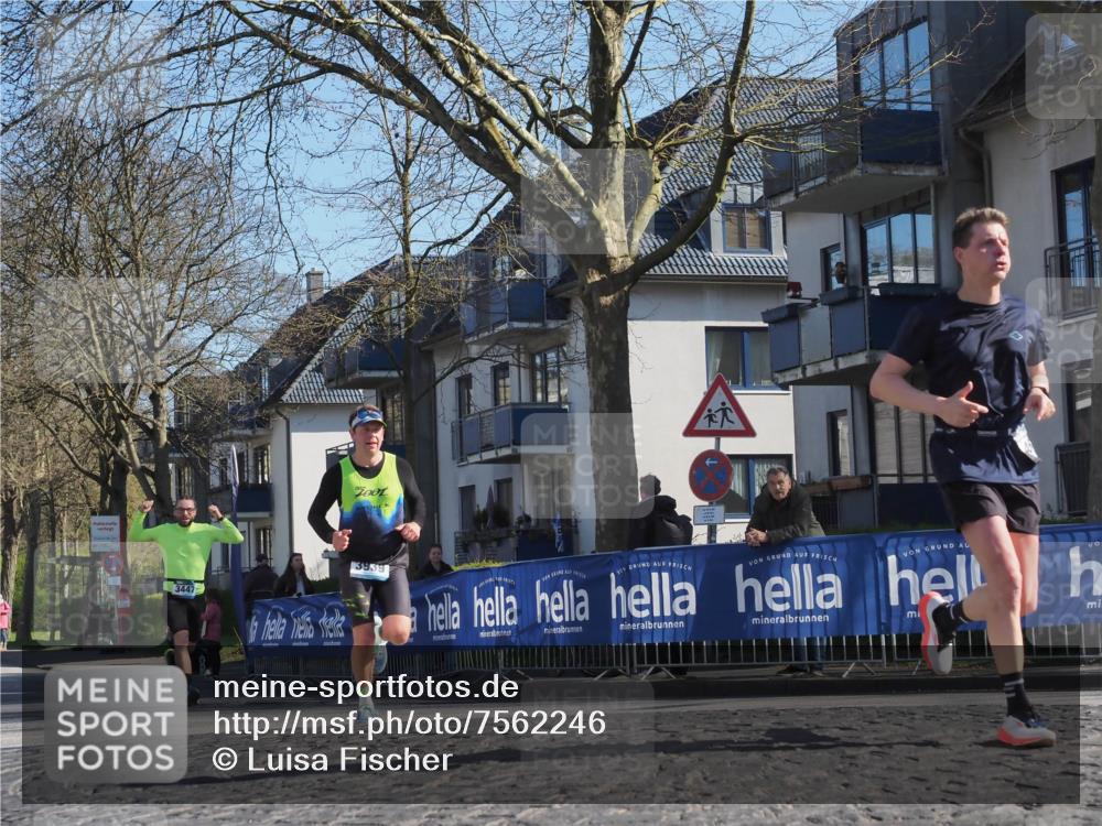06.04.2025 - 44. Internationalen Wilhelmsburger Insellauf Luisa Fischer http://msf.ph/oto/7562246 06.04.2025 10:30:46 Ziel 3447, 3939 meine-sportfotos.de
