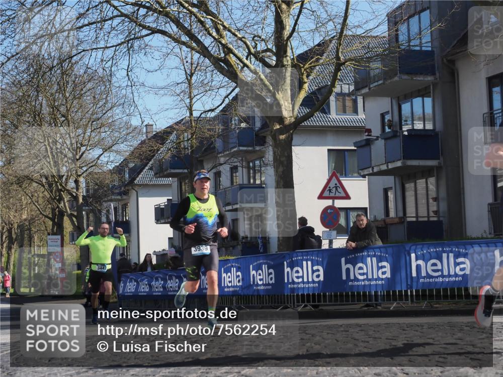 06.04.2025 - 44. Internationalen Wilhelmsburger Insellauf Luisa Fischer http://msf.ph/oto/7562254 06.04.2025 10:30:46 Ziel 3447, 3939 meine-sportfotos.de