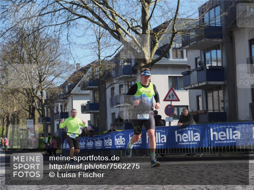 06.04.2025 - 44. Internationalen Wilhelmsburger Insellauf Luisa Fischer http://msf.ph/oto/7562275 06.04.2025 10:30:47 Ziel 3447, 3939 meine-sportfotos.de