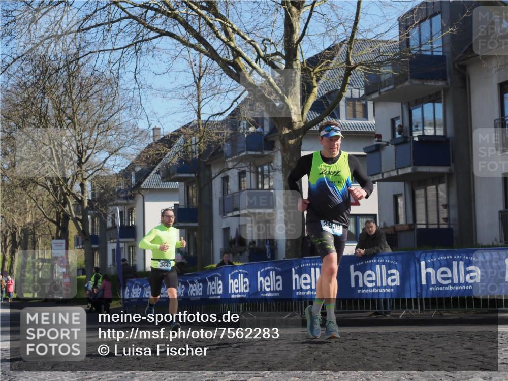 06.04.2025 - 44. Internationalen Wilhelmsburger Insellauf Luisa Fischer http://msf.ph/oto/7562283 06.04.2025 10:30:47 Ziel 393, 3447 meine-sportfotos.de