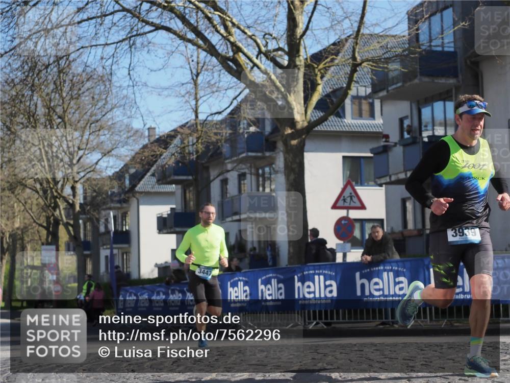 06.04.2025 - 44. Internationalen Wilhelmsburger Insellauf Luisa Fischer http://msf.ph/oto/7562296 06.04.2025 10:30:48 Ziel 3447, 7001, 3939 meine-sportfotos.de