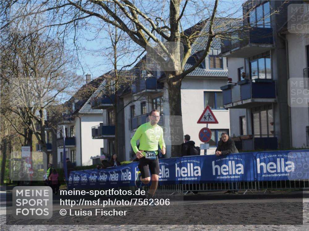 06.04.2025 - 44. Internationalen Wilhelmsburger Insellauf Luisa Fischer http://msf.ph/oto/7562306 06.04.2025 10:30:48 Ziel 3447 meine-sportfotos.de