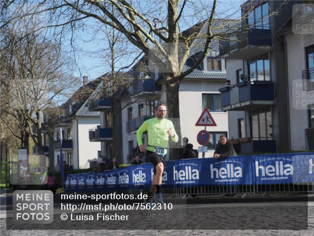 06.04.2025 - 44. Internationalen Wilhelmsburger Insellauf Luisa Fischer http://msf.ph/oto/7562310 06.04.2025 10:30:48 Ziel 3447 meine-sportfotos.de