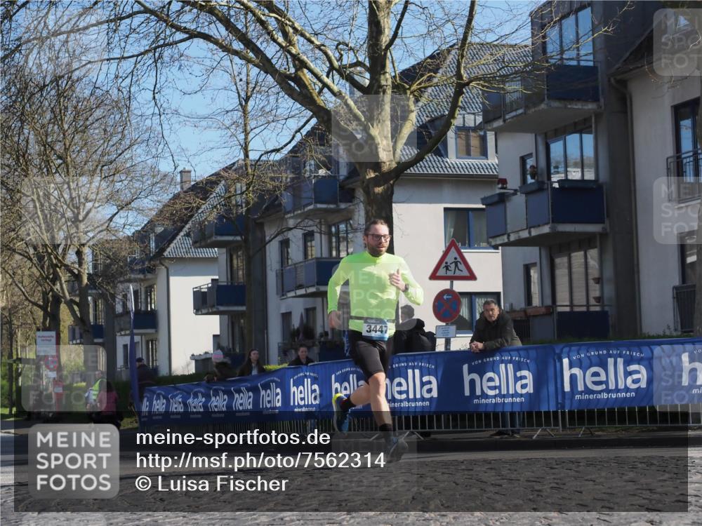 06.04.2025 - 44. Internationalen Wilhelmsburger Insellauf Luisa Fischer http://msf.ph/oto/7562314 06.04.2025 10:30:48 Ziel 3447 meine-sportfotos.de