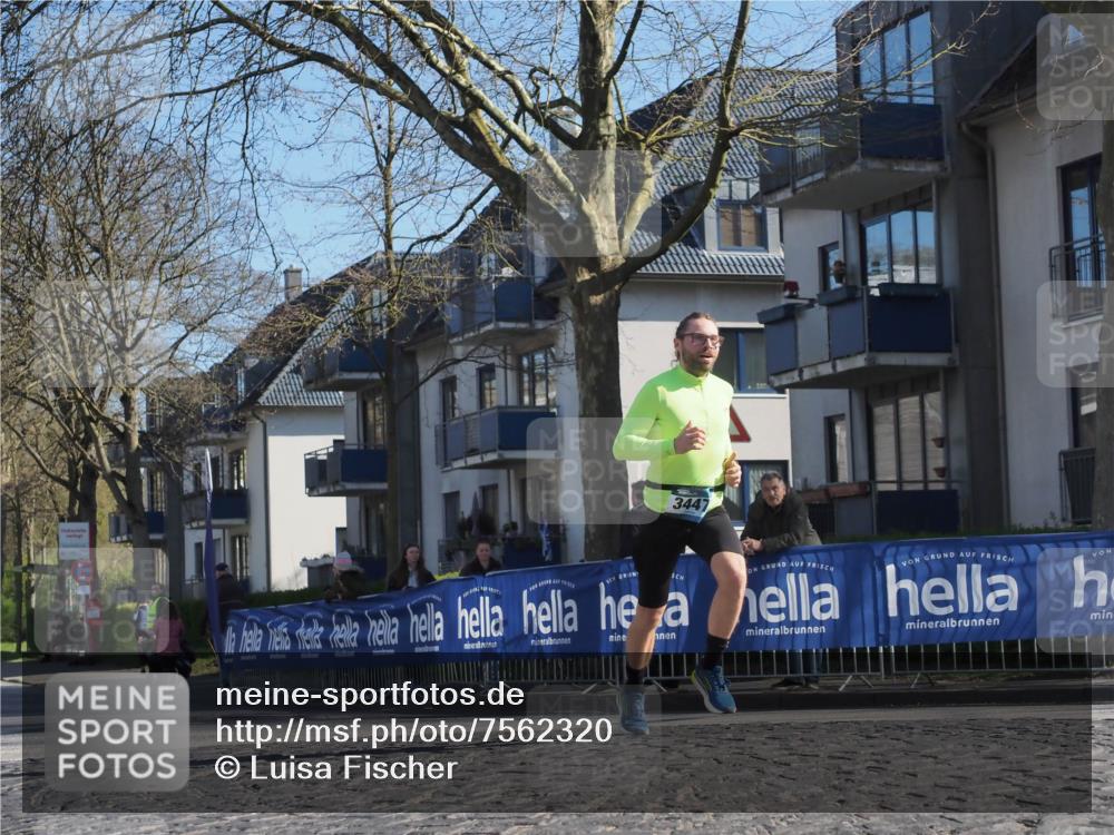 06.04.2025 - 44. Internationalen Wilhelmsburger Insellauf Luisa Fischer http://msf.ph/oto/7562320 06.04.2025 10:30:49 Ziel 3447 meine-sportfotos.de