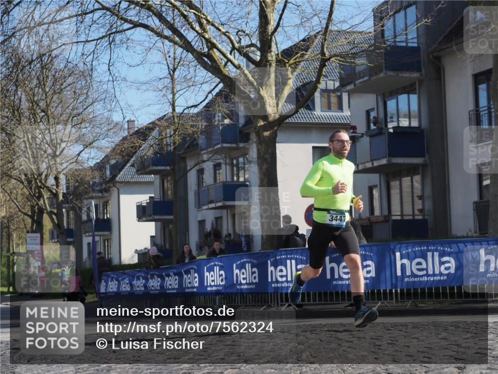 06.04.2025 - 44. Internationalen Wilhelmsburger Insellauf Luisa Fischer http://msf.ph/oto/7562324 06.04.2025 10:30:49 Ziel 3447 meine-sportfotos.de
