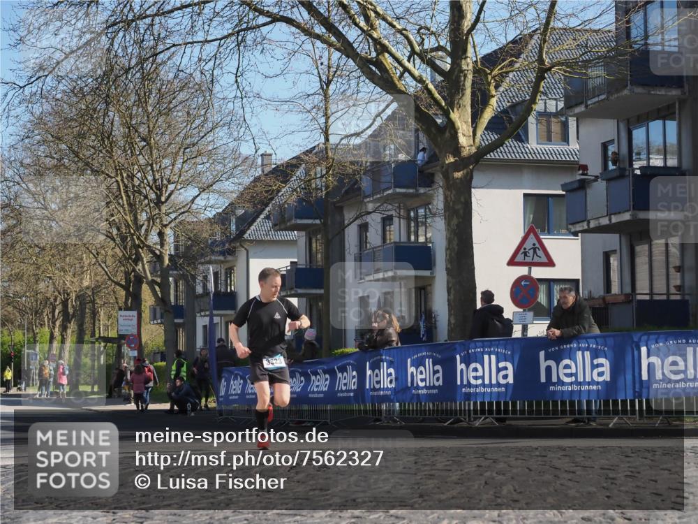 06.04.2025 - 44. Internationalen Wilhelmsburger Insellauf Luisa Fischer http://msf.ph/oto/7562327 06.04.2025 10:30:54 Ziel 3823 meine-sportfotos.de