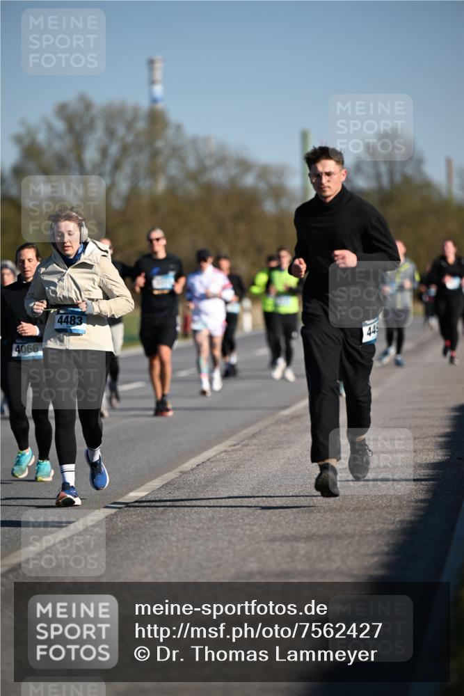 06.04.2025 - 44. Internationalen Wilhelmsburger Insellauf Dr. Thomas Lammeyer http://msf.ph/oto/7562427 06.04.2025 09:37:13 Laufen 4066, 4483, 449 meine-sportfotos.de