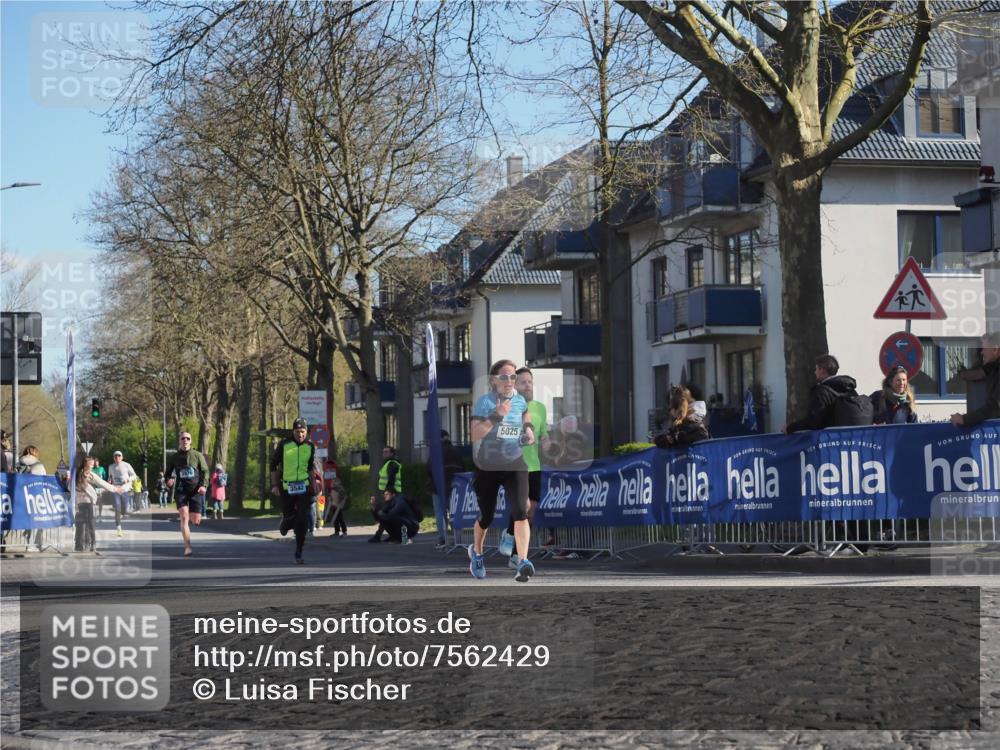 06.04.2025 - 44. Internationalen Wilhelmsburger Insellauf Luisa Fischer http://msf.ph/oto/7562429 06.04.2025 10:31:14 Ziel 3976, 3542, 5025 meine-sportfotos.de