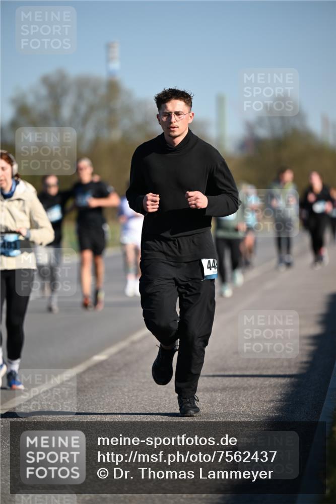 06.04.2025 - 44. Internationalen Wilhelmsburger Insellauf Dr. Thomas Lammeyer http://msf.ph/oto/7562437 06.04.2025 09:37:14 Laufen 44 meine-sportfotos.de