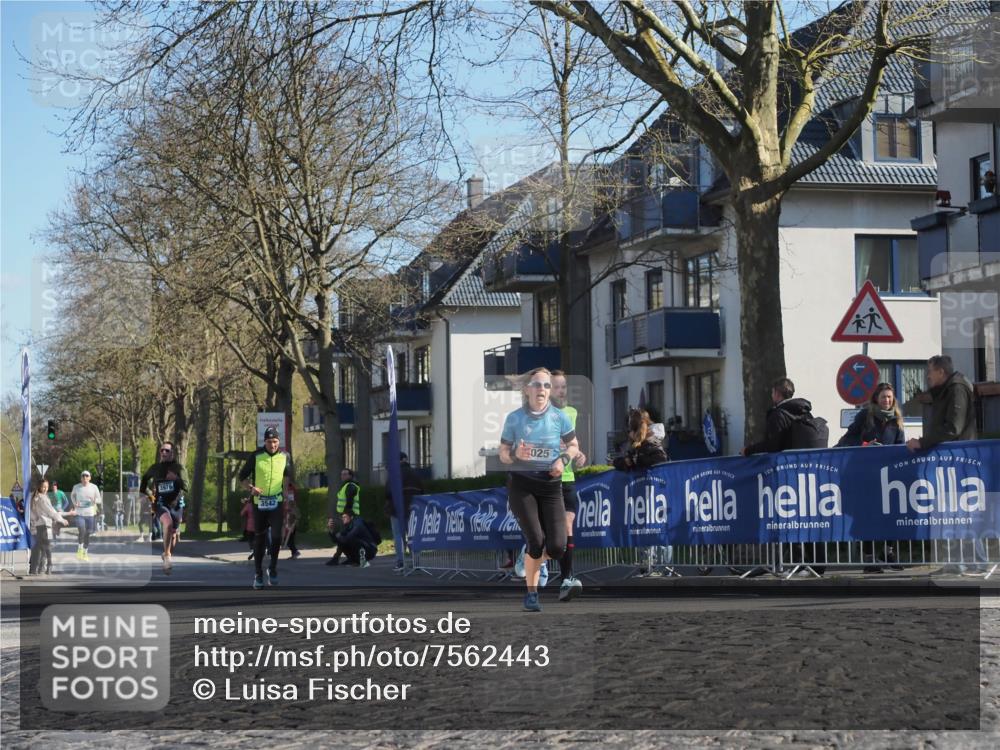 06.04.2025 - 44. Internationalen Wilhelmsburger Insellauf Luisa Fischer http://msf.ph/oto/7562443 06.04.2025 10:31:15 Ziel 3976, 3542, 025 meine-sportfotos.de