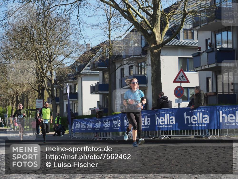 06.04.2025 - 44. Internationalen Wilhelmsburger Insellauf Luisa Fischer http://msf.ph/oto/7562462 06.04.2025 10:31:15 Ziel 25, 3542 meine-sportfotos.de